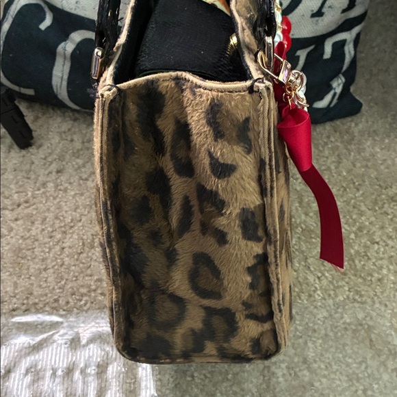 Kate Spade Leopard Print Tote with Black Handles and bag charm EUC - Picture 7 of 12